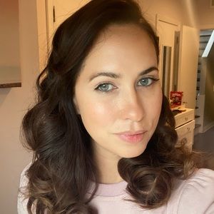 Meet your Posher, Leona